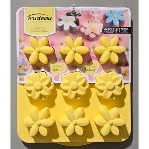 Trudeau Structure Silicone Bright Yellow 9 Flower Shaped Cavity Baking Pan Mold